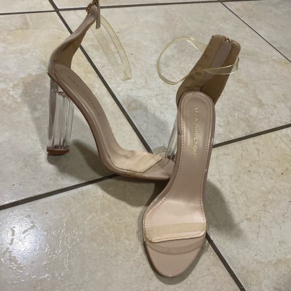 LOLA SHOETIQUE 
SIZE - 8.5 - Picture 2 of 3